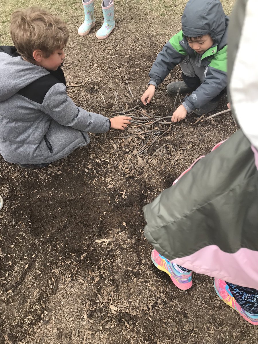 Dallington_TDSB's tweet image. ⁦@Dallington_TDSB⁩ Ss enjoying their pretend campfire at recess time 🔥 #CreativePlay #RecessTime #Cooperation ⁦@tdsb⁩ ⁦@LC2_TDSB⁩ ⁦@audley_salmon⁩ ⁦@JamesX_Li⁩