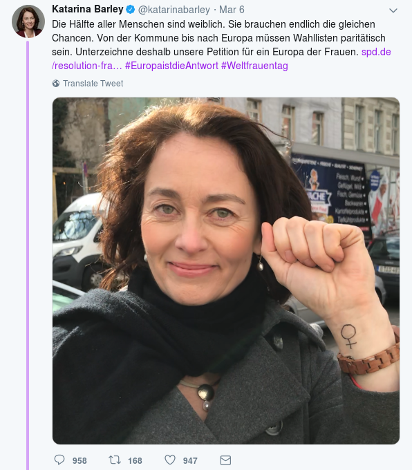 LGcommaI's tweet photo. #Communism
#Erkennungszeichen
#ProxyWarriors
#NonverbalCommunication
#RaisedFist
#Revolution
#signlanguage
#Symbolism  

#WinnieMandela, #NelsonMandela, #JoeSlovo, [a person unknown to me], and #KatarinaBarley: https://t.co/8lu4uj5jiF