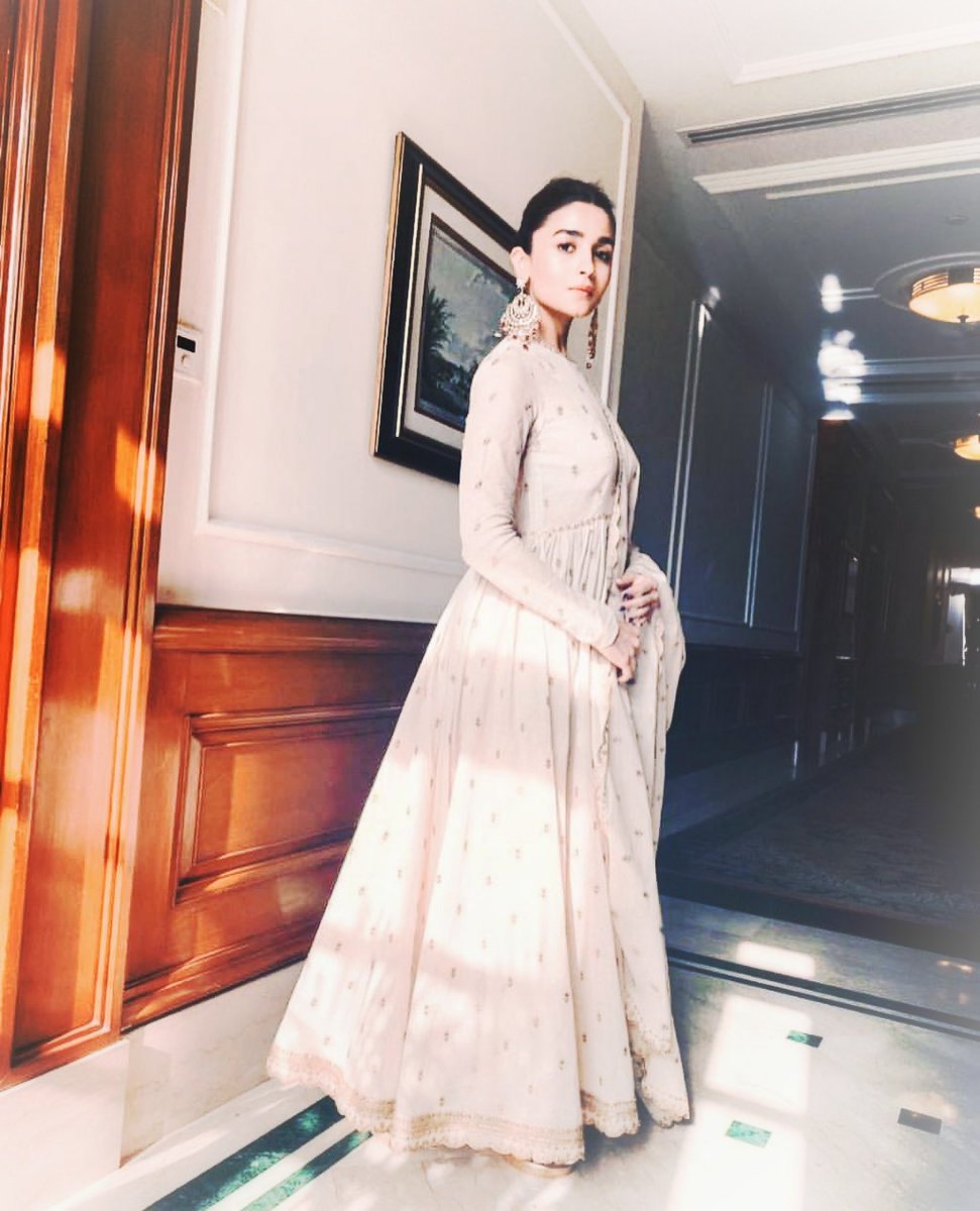 BestOfAliaa_'s tweet photo. Simply stunning 💫💖 https://t.co/txSda6dnoP
