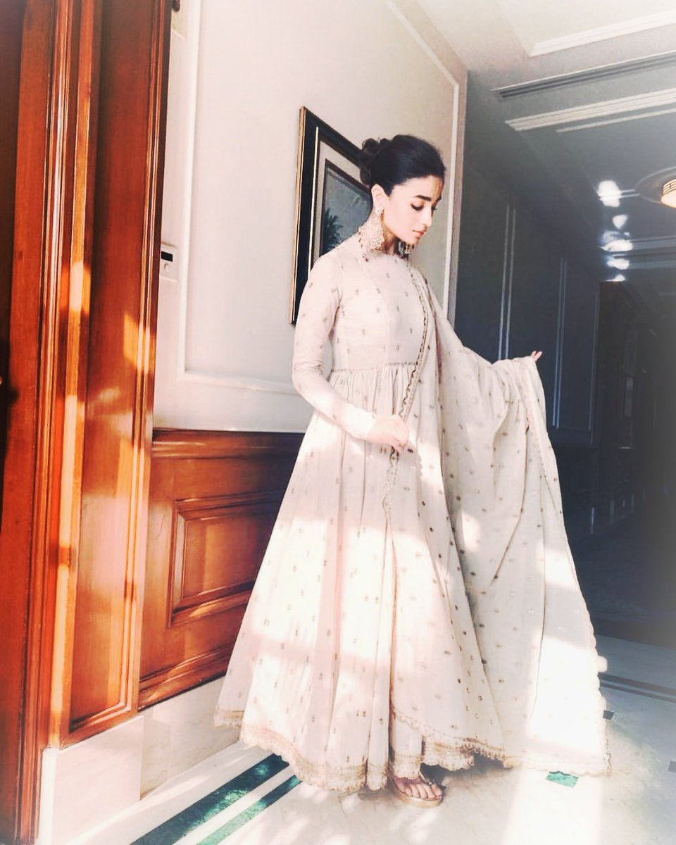 BestOfAliaa_'s tweet photo. Simply stunning 💫💖 https://t.co/txSda6dnoP