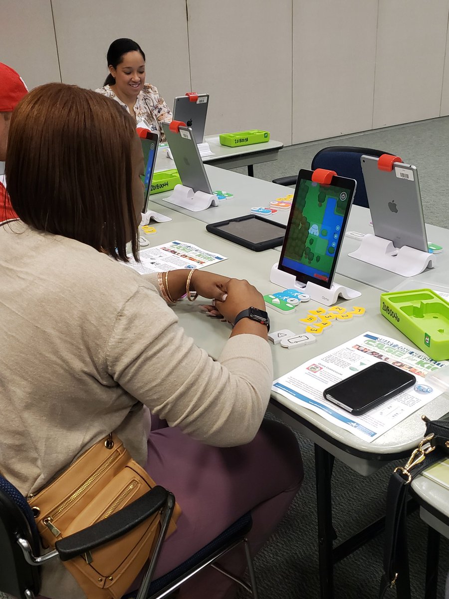 HCDE_CASE's tweet photo. Session 2 of #SpringSymposium2019 was a success! #CASESpringSymposium2019 #MakingAfterschoolCool https://t.co/uh90ru92cq