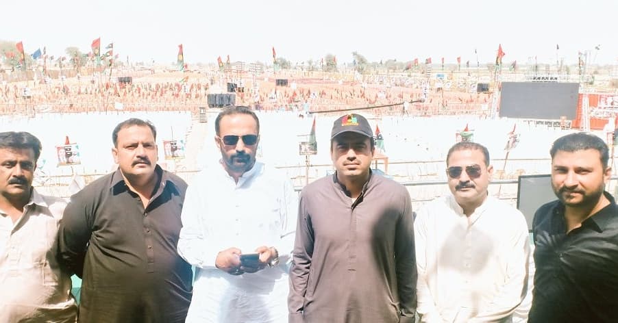 TeamPYOSindh's tweet photo. President PYO Sindh @JavedNLaghari On stage at Khangarh jalsa Ghotki. https://t.co/lMUd5zYM4d