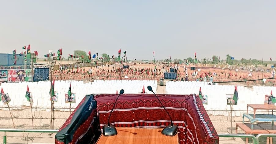 TeamPYOSindh's tweet photo. President PYO Sindh @JavedNLaghari On stage at Khangarh jalsa Ghotki. https://t.co/lMUd5zYM4d