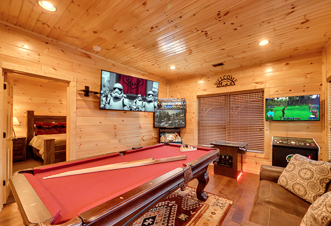 ChrissyySteph's tweet photo. Looking for a last minute Spring Break getaway?! This beautiful cabin in Gatlinburg, Tennessee is available April 22 - 25 and sleeps up to six people. Call Memory Makers Travel today at 337-888-3130 for more information and pricing. This hot deal won't last long! https://t.co/P8zbVFvnKg