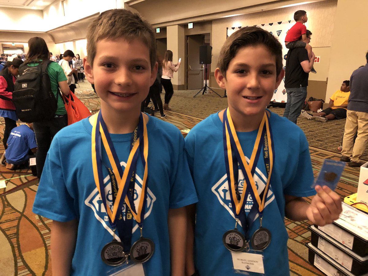 BaggerRaymond's tweet photo. Raymond Robotics Competitors at #FSDfest @Raymond_School https://t.co/48fo7HQrYx