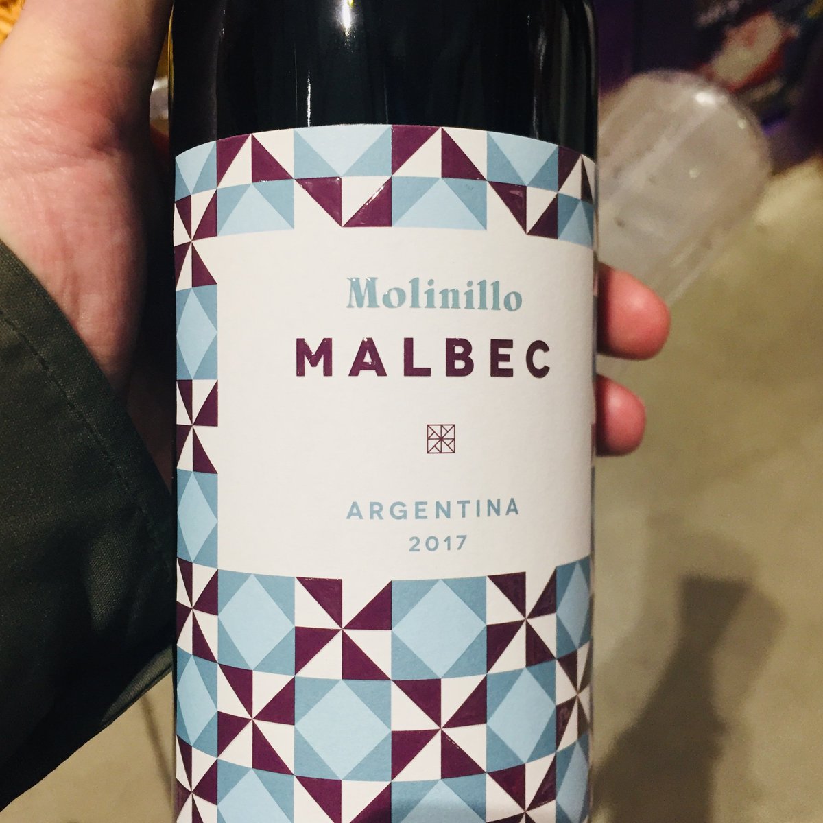 thisisglorious's tweet image. Spotted. One of our wine labels in @AncoatsGS. When you&apos;ve designed wine this pretty, it would be rude not to. Have a glorious weekend all @winecreatives #winetime #wineoclock #fridayfuntimes #fridayfun #winelovers #designagency