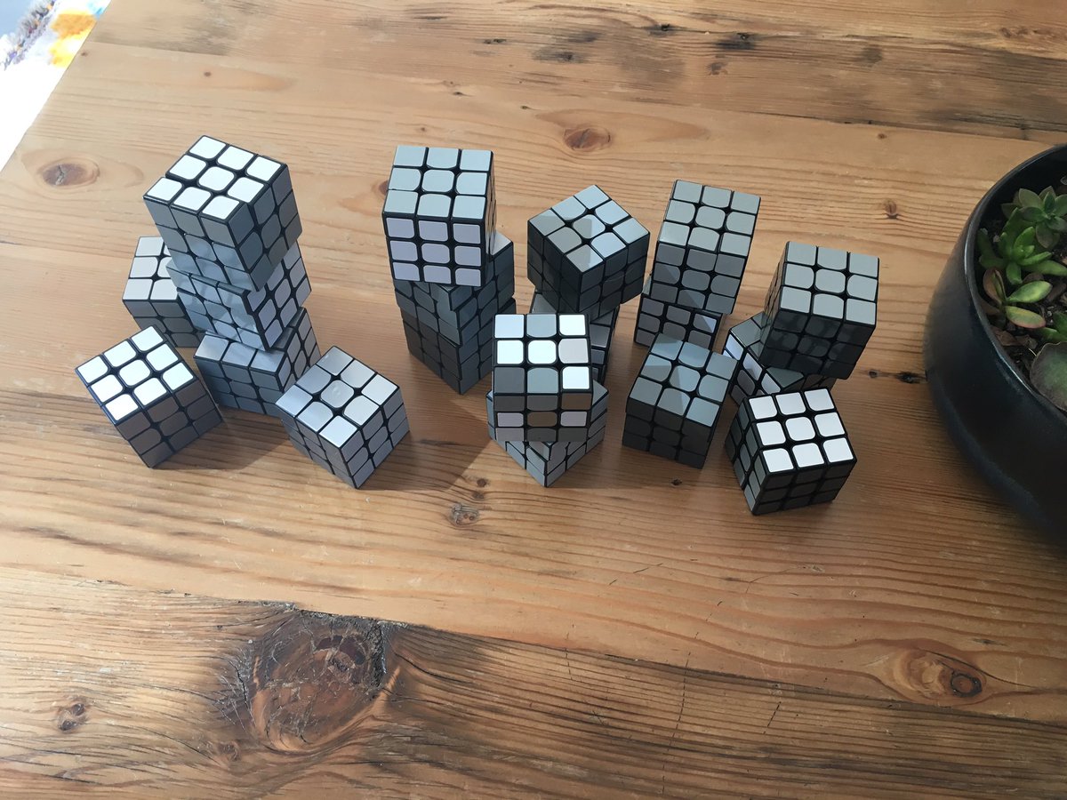 Кубики рубики песня. Зеркальный кубик Рубика 3х3. Кубик Рубика 33x33x33. Человек паук Нуар и кубик Рубика. 3х3 Rubiks Cube Blind.