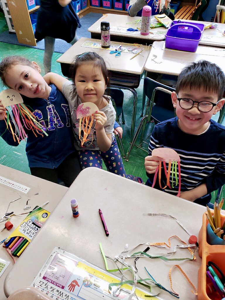 MrsZachariadis's tweet photo. Today we had a blast with @Bricks4KidzNYC! We used @LEGO_Group bricks and gears to build machines used to crimp paper. We then used our crimped papers to make jelly fish. A fabulously fun Friday!😊 #STEMeducation https://t.co/eLeGrjMvgo