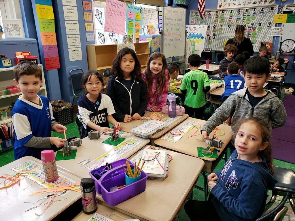 MrsZachariadis's tweet photo. Today we had a blast with @Bricks4KidzNYC! We used @LEGO_Group bricks and gears to build machines used to crimp paper. We then used our crimped papers to make jelly fish. A fabulously fun Friday!😊 #STEMeducation https://t.co/eLeGrjMvgo