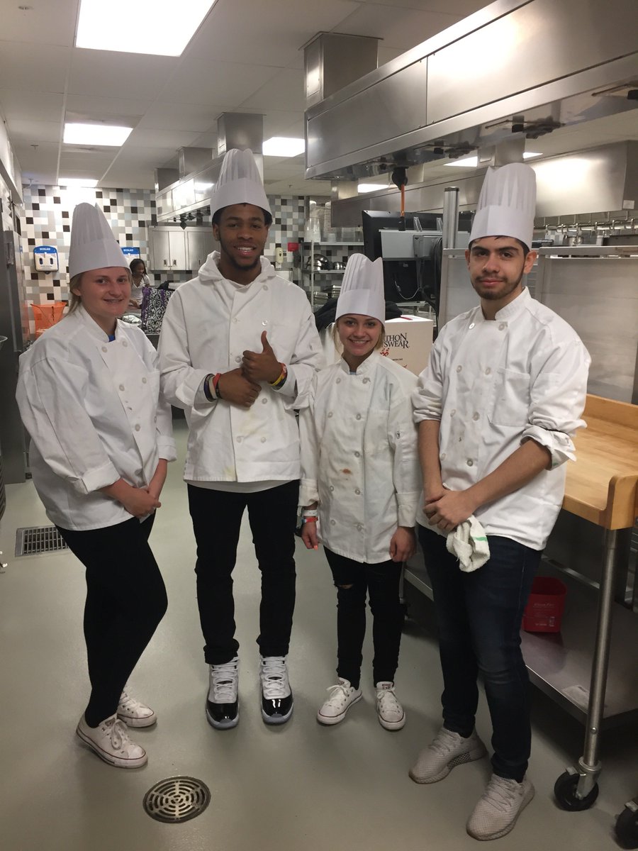 BremenNation's tweet photo. FCCLA classes hosted their own #cupcakewar today! Congratulations to the winners with their "Spring Sprouts" cupcakes. ๐ง https://t.co/OeVcN6XX65