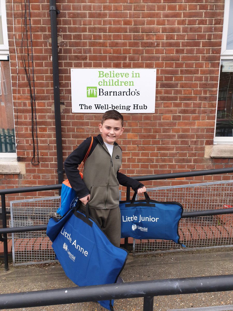 EFALtd's tweet photo. @barnardos A pleasure to give up some time to teach your Young Carers some Life Saving First Aid skills this week in Ilford. My son Brook enjoyed some Easter Holiday Volunteering https://t.co/TeKtdnqpQM