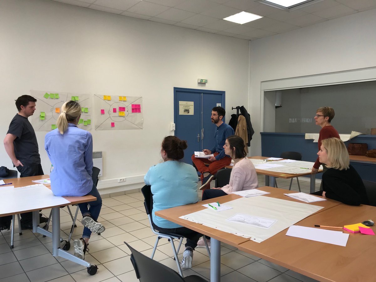 WEKEYJob's tweet photo. Ces 10 et 11 avril, @WEKEYJob réalisait sa première formation d'initiation au design d'expérience utilisateur 📲 Un grand merci à nos participants pour leur implication et à notre formateur pour son professionnalisme et sa bonne humeur 😄 #WEKEYform #UxDesign #Niort https://t.co/PRSkuHrtKk