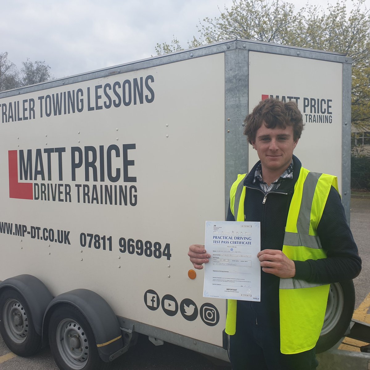 mpdrivetraining's tweet photo. Huge congrats to George who passed today! Well done and good luck with the farming! 😀👏👏👍
#TrailerLicence #TowingCourses #TrailerTraining #trailer #Towing #trailerlessons #towinglessons #farm #agriculture #equine #horsetrailer #Surrey #hampshire #berkshire #sussex https://t.co/apoyzzpTtz