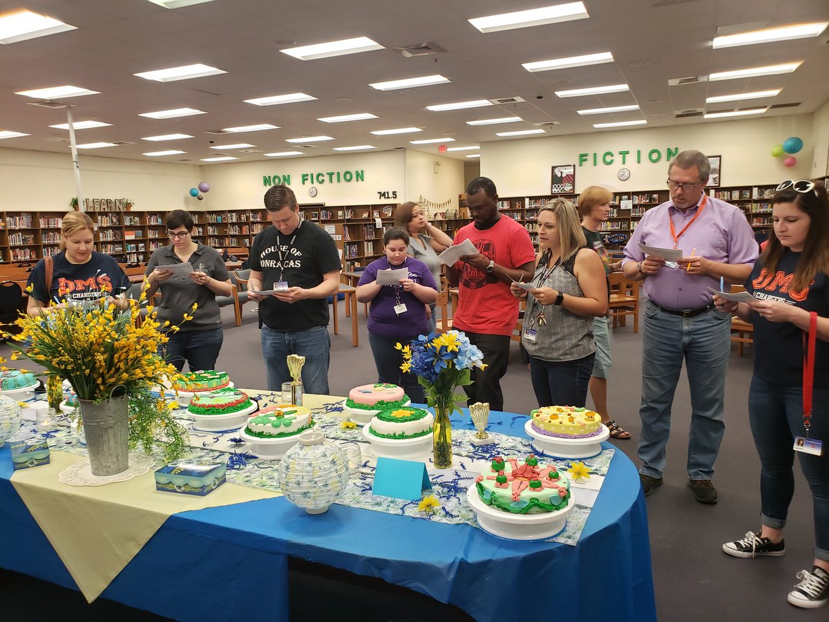Cahillmomof6's tweet photo. So much faculty participation! We have the best faculty and staff @DMS_CHARGERS #ChargerPride #DMSisWhereItsAt #DMSFrostOff2019 @inge_rick https://t.co/h51fH4yn3Q