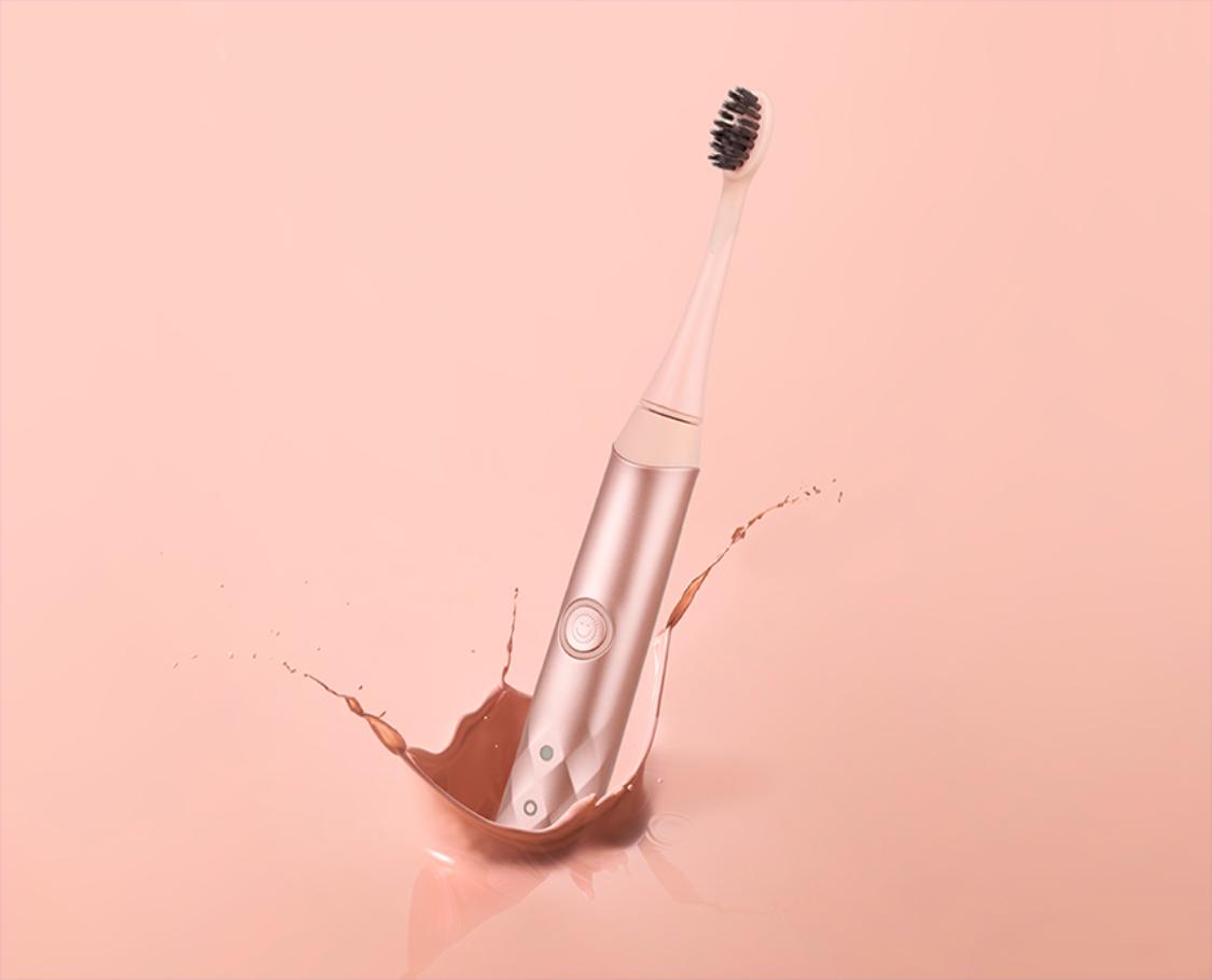 ElleDeeJay24's tweet photo. This is the best brush around!  And #rosegold is extra fancy!! Get you one!!! #BURSTAmbassador 
 https://t.co/yUvNOQkWr7 https://t.co/3656p2HFrV