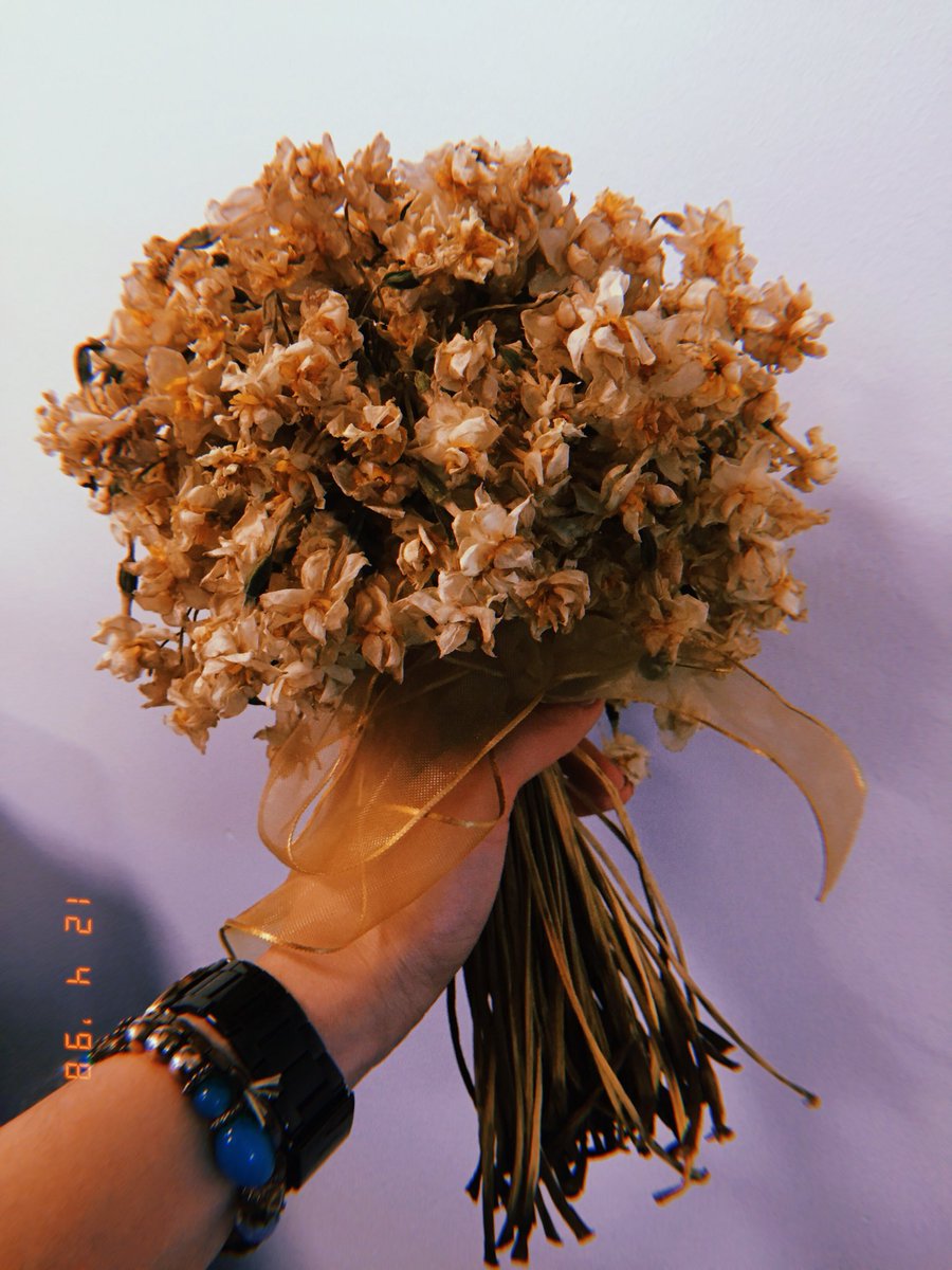 “Bağlamışım kurdela en sevdiğim çiçeğe”