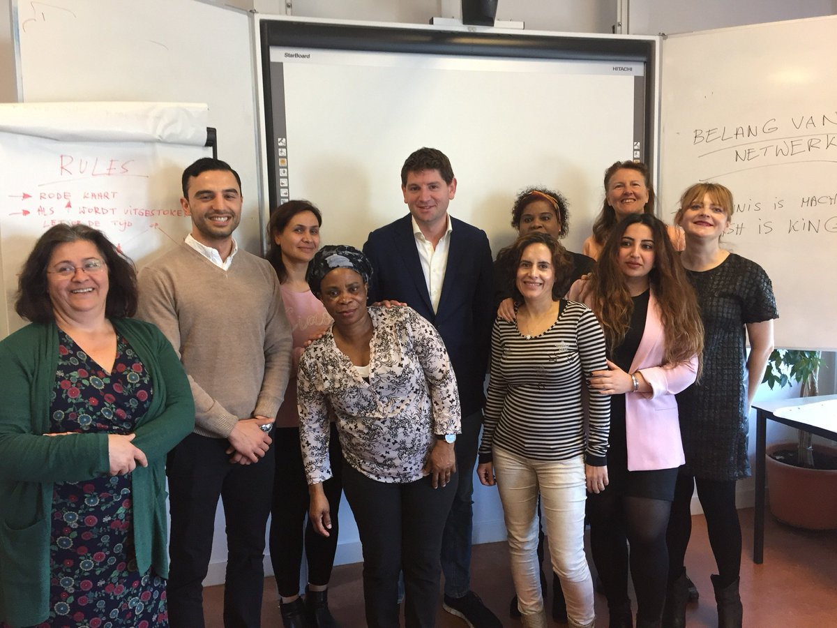 Vandaag kwamen D66 Tweede Kamerlid <a href="/jpaternotte/">Jan Paternotte</a> en <a href="/s_aslami/">Suley</a> kennismaken met Stichting Yasmin om te horen welke bijdrage Yasmin levert aan de #integratie van vrouwen. Ze hebben onder andere onze wekelijkse Meet to change bijeenkomst bijgewoond. Deze maand is het thema  #armoede.