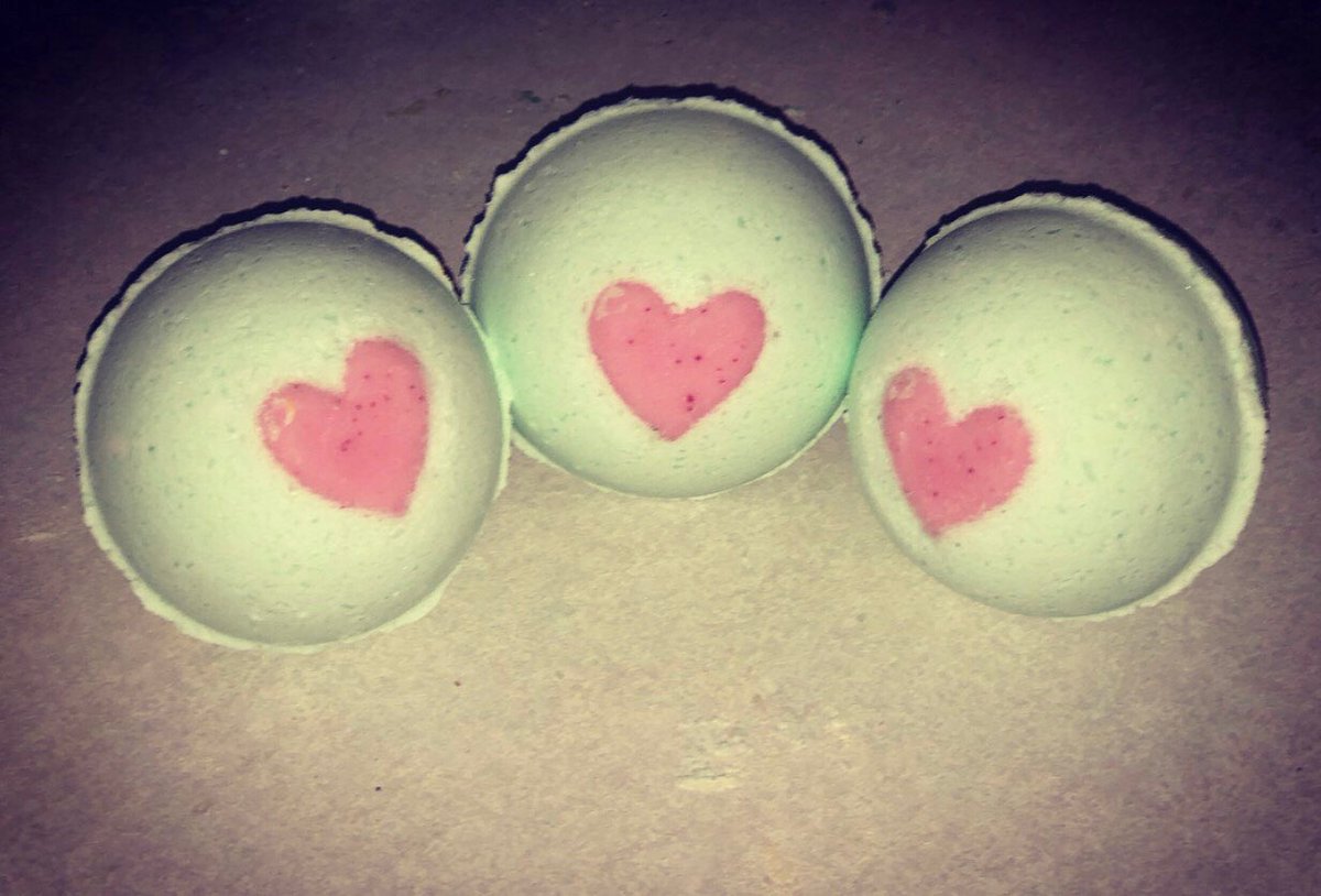 SoapsationsC's tweet photo. Sharing this item from my #etsy shop: #Christmas / #Grinch / #Holiday / #Dr. Suess #Bathbomb with heart #soap https://t.co/lsPqI1uBxR https://t.co/AXOa0qVWpX