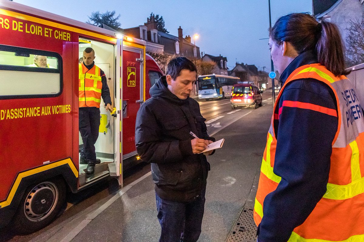 PompiersFR's tweet photo. #VendrediLecture | Il y a quelques semaines, l'équipe du magazine des @PompiersFR réalisait un reportage auprès des sapeurs-#pompiers du #Sdis41 à #Blois.
Une immersion à découvrir ce mois-ci dans votre #SPmag d'avril ! 😉
💡📰Abonnez-vous ➡️ https://t.co/qmyjAaHByH https://t.co/7LBZbw909w