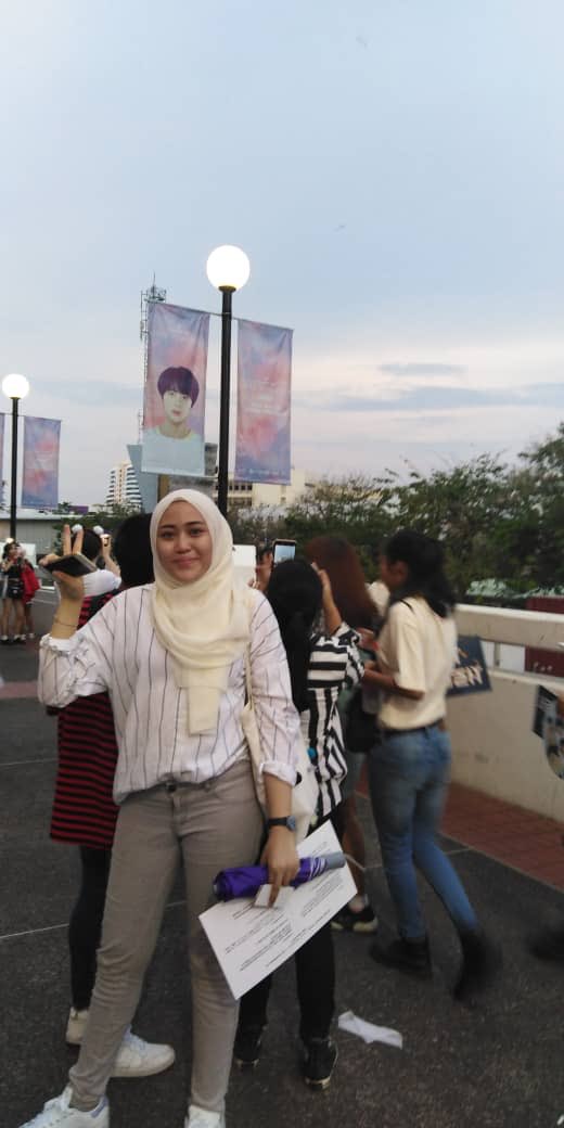 seokjinww's tweet photo. Its still so surreal to me that I finally saw my boys live with my own eyes. Thank you for the best night of my life @BTS_twt 💜 #BTSLoveYourselfBKK https://t.co/4TBJT0x5bK