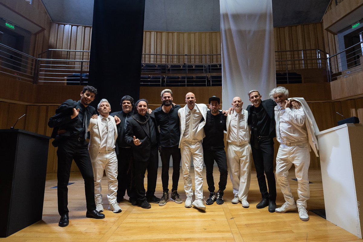 CostArg95's tweet photo. @bersuit_oficial re estrena "Un Pacto" su nuevo corte y adelanto de lo que será el nuevo disco doble de la banda "DE LA CABEZA 2"
El videoclip fue dirigido por Juan Chappa.

Mirá el video oficial de ¨Un pacto¨ https://t.co/d1BFXEM2LF

SAB-11-MAYO @EstadioObras #BersuitDeLaCabeza2 https://t.co/6VIlgY8X3c