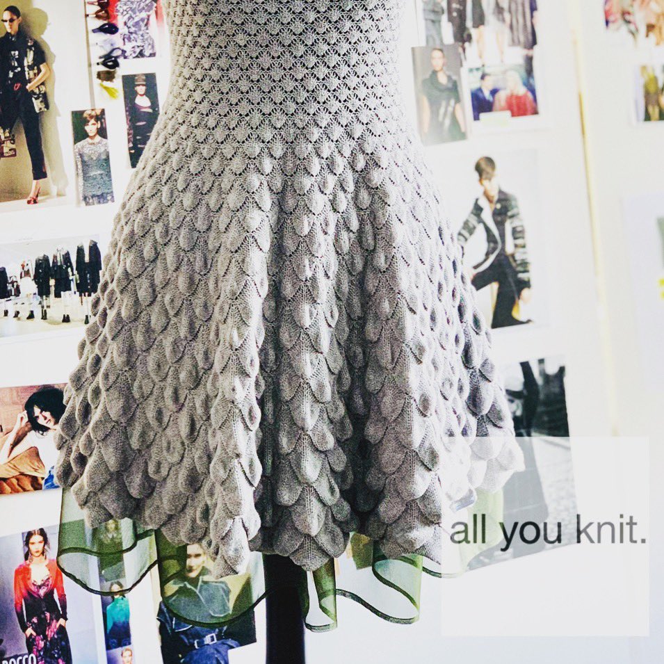 knitbykn's tweet photo. Gerade entsteht der Petticoat-Rock aus olivgrünem Seidentaft, der unterm Kleid für Volumen sorgt. #ladies #girls #fashion #knitting #Makingof #cape #knitweardesign #kerstinnaeglerallyouknit #merinoextrafein #knitwear #allinonepiece #allyouknit #mode #strickmode https://t.co/b75bgcjUjI