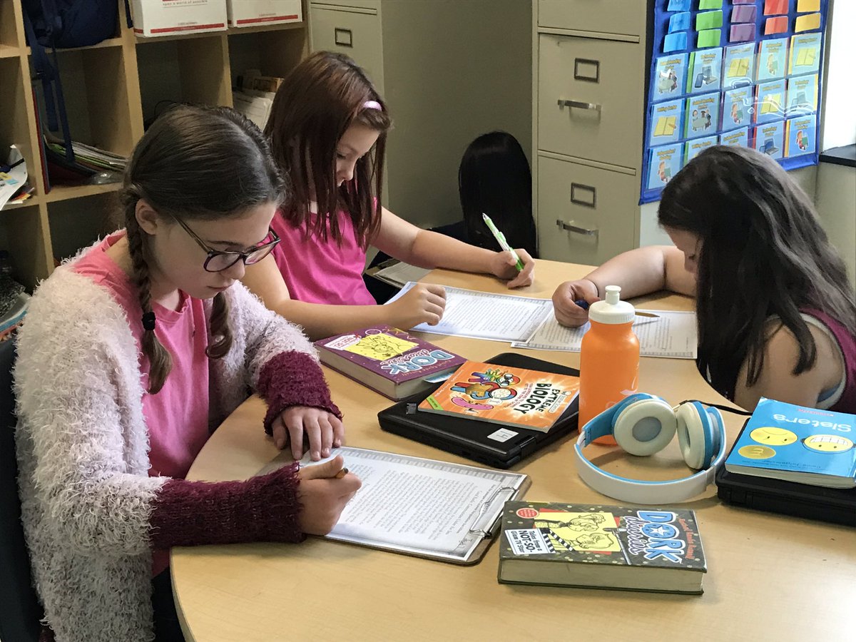 N8IVEQC's tweet photo. 3rd graders are collaborating this morning by using test taking strategies to read a nonfiction passage! #ErbsClass #ProveYourThinking @StallingsES @UCPS_MonroeNC https://t.co/GvVQcGMF9b