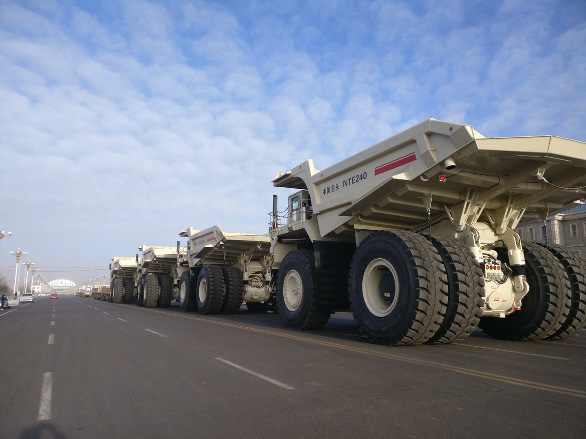 im_mining's tweet photo. Editorial Director @MooreMining is in #Beijing at the start of a #miningpress worldfirst, a tour to six key #OEMs to review product ranges &amp; get their domestic &amp; world view on #miningequipment &amp; tech #NorthHauler @sanygroupchina @LiuGongCE #XEMC #CITICHeavy #TYHI #MininginChina https://t.co/H3XxbX8k9y