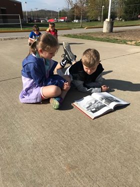 PutnamWVSchools's tweet photo. Mrs. Chadwell’s Kindergarten Class and Mrs. Hinkle’s first-grade class joining together for “Let’s Read WV Day” at Scott Teays Elementary yesterday.💙📖🐯 #STESLeaders #PutnamProud #LetsReadWVDay https://t.co/YsWDhAhY7v