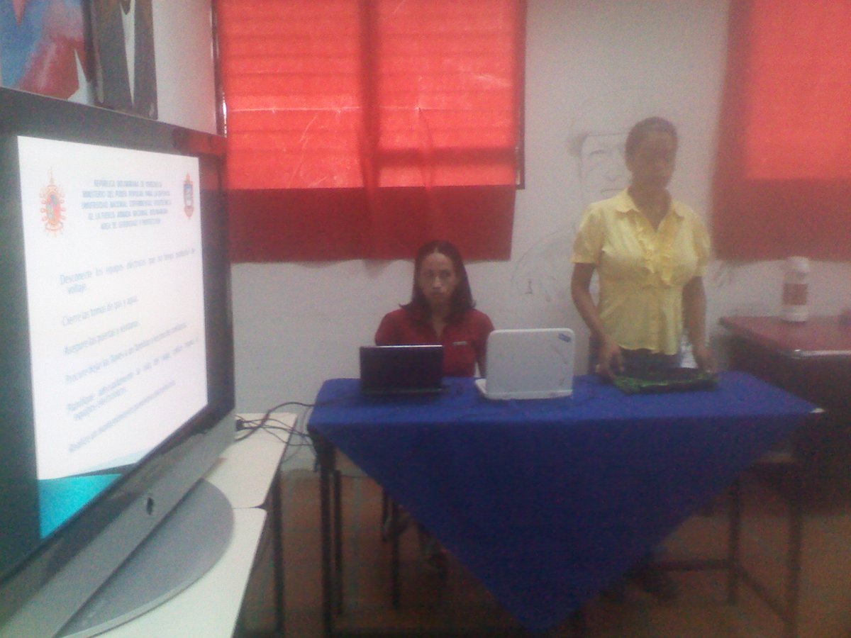 NoticiasunefaP's tweet photo. En #NucleoPortuguesa de @unefa_ve personal #SeguridadYProteccion  dicto charla orientadora sobre medidas preventivas de seguridad a tomar en #VacacionesSemanaSantaSegura. #UnefaExcelenciaEducativa. @Neriogalban1  @UnefaVrrLlanos  @ROSELYBARAZARTE  @Tita259 https://t.co/SH9IZbceoa