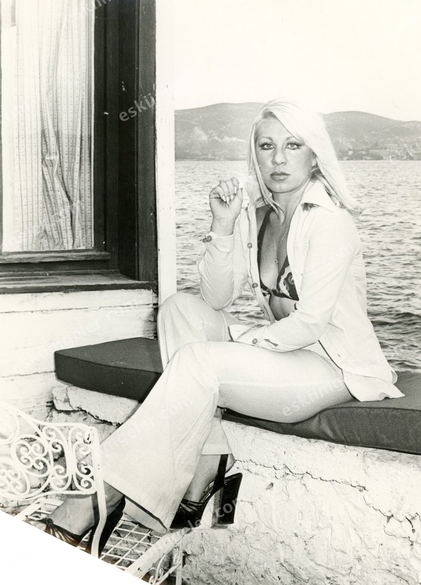 Ayla Algan, gençliğinin baharında…
eskiimgeler.com/%C3%9Cr%C3%BCn…
#AylaAlgan #TAL #Müzik #Sinema #Tiyatro #Sahne #HaftaninSesi #Fotograf #SiyahBeyaz