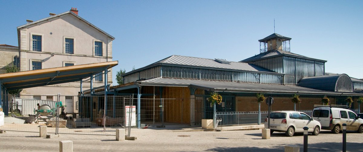 NvelleAquitaine's tweet photo. 3 niveaux de mesures pour la revitalisation des centres:
- Villes moyennes: coeurs de ville
- Centralités secondaires: moyens et petits pôles urbains
- Centralités de proximité: bourgs
#JDPlénière #NouvelleAquitaine #défi #territoires #territoiresruraux #commerce @MartinePinville https://t.co/IzDGwxsGKq