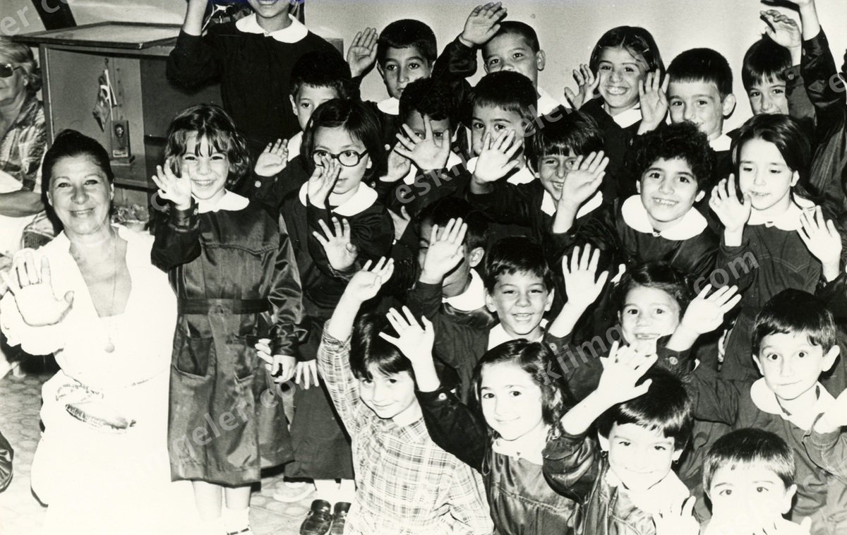 Ayla Algan, bir ilkokulda, çocuklarla…
eskiimgeler.com/%C3%9Cr%C3%BCn…
#AylaAlgan #TAL #Müzik #Sinema #Tiyatro #Sahne #HaftaninSesi #Fotograf #SiyahBeyaz