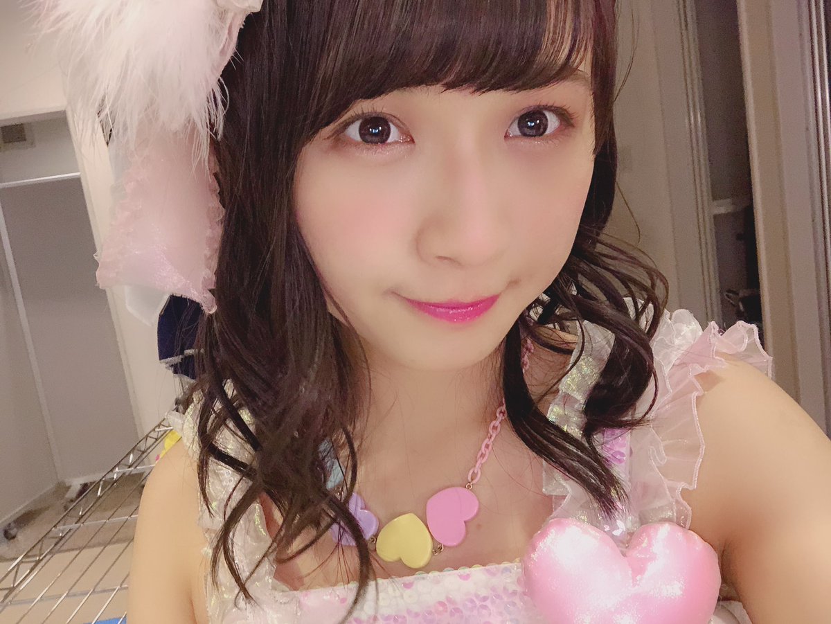 hkt48_moeka's tweet photo. 今日は手つなでした！

コールがめちゃくちゃ大きくて
びっくりした、、！！ありがとう！！
負けずにがんばったよ〜☺️

次の公演までちょっとあいちゃうけど、、
いまからたのしみ^ - ^🥀
20日の手つな来てネ✌🏻 https://t.co/dEt663S87G