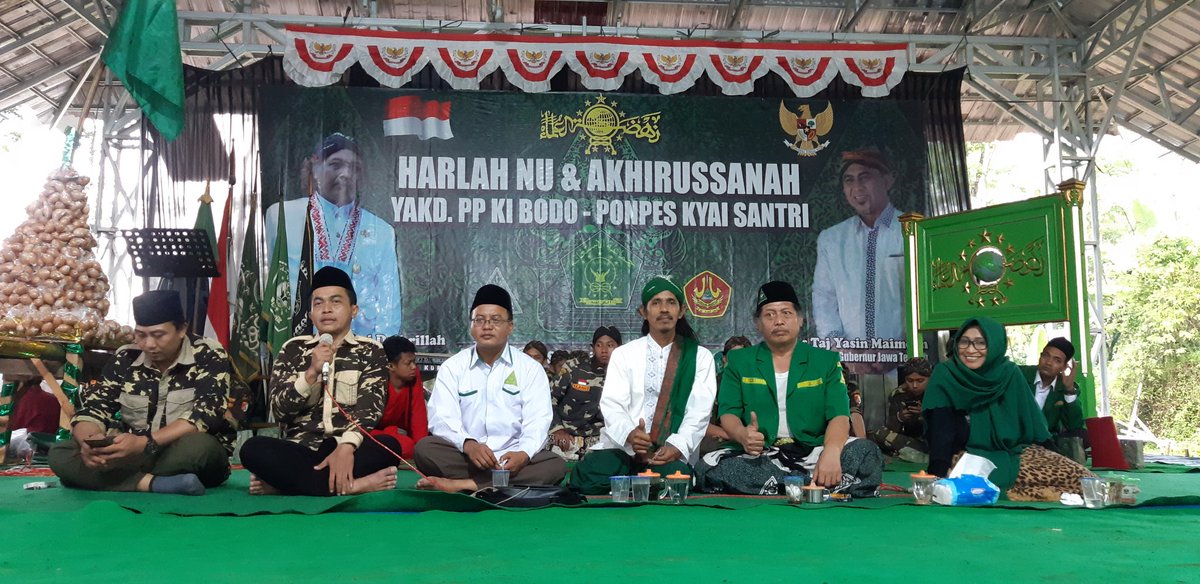 #Terimakasih Gus Mujiburrohman...atas amanat yg disampaikan ke Jamaah Al Karomah. Bersama Habib Umar Yahya, Gus Anas ( Ka PC Ansor Magelang ) dan Ndan Naga Bonar (Kasatkorwil Banser Jateng). 
#JanganLupaCoblosDorengeNo37 Mujiburrohman - DPD RI Dapil Jawa Tengah.