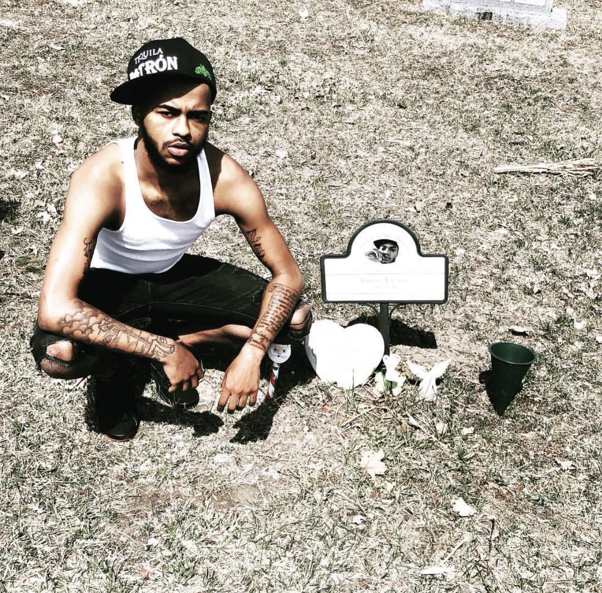 _moneymorg's tweet photo. You Cannot Fucking Leave Me Bro Fight For Me Jaron Please Dawg I Cant Take Nomore 💔💔💔 #RipLilJay https://t.co/uOmwdjuJ7v