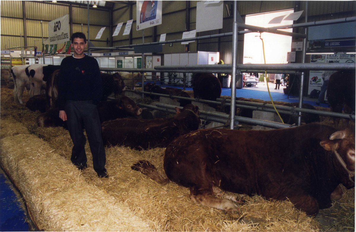 GDiArxiuUVic's tweet photo. Enguany s'inicia una nova edició del Mercat del Ram a la Ciutat dels Sants. Rememorem la de l'any 2000 on la @uvic_ucc va tenir-hi el seu estand, a través del reportatge: #projecteArrels https://t.co/jyqBNdyMFq
#arxiufotografic https://t.co/BvIuWe4V42