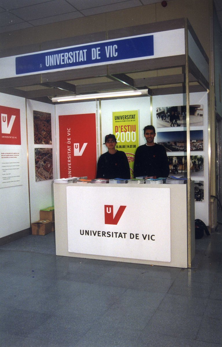 GDiArxiuUVic's tweet photo. Enguany s'inicia una nova edició del Mercat del Ram a la Ciutat dels Sants. Rememorem la de l'any 2000 on la @uvic_ucc va tenir-hi el seu estand, a través del reportatge: #projecteArrels https://t.co/jyqBNdyMFq
#arxiufotografic https://t.co/BvIuWe4V42