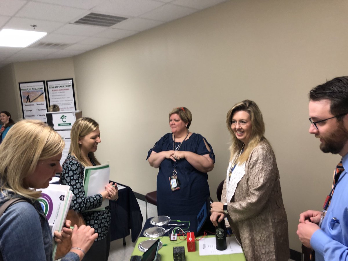 TraceyLHoover's tweet photo. Job Fair! So many talented and excited new teachers. We want YOU! #cmcsstech #cmcssinfo #ourkidsdeservethebest https://t.co/o0LboYJXyL