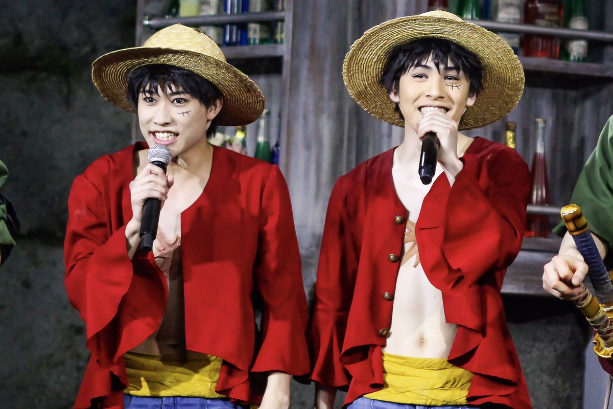 早紀 4 7 東京ワンピースタワー 時公演 大千穐楽 カーテンコール 志茂ルフィ Tetsuルフィ お辞儀のタイミングを打ち合わせする船長たち 早紀 4 7 東京ワンピースタワー 時公演 大千穐楽 カーテンコール 志茂ルフィ Tetsuルフィ お辞儀のタイミングを打ち合わせする船長たち