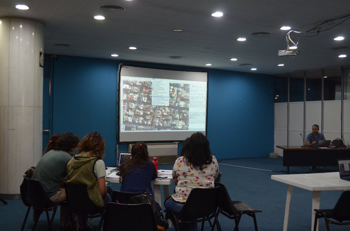 geolibresar's tweet photo. Introducción a JOSM dictado por @Hernan_J_Lopez 🎉🎉
¡¡¡¡¡Graciass!!!
Cc @geoinquietosarg 
#foss4gar https://t.co/RCxh6sST4X