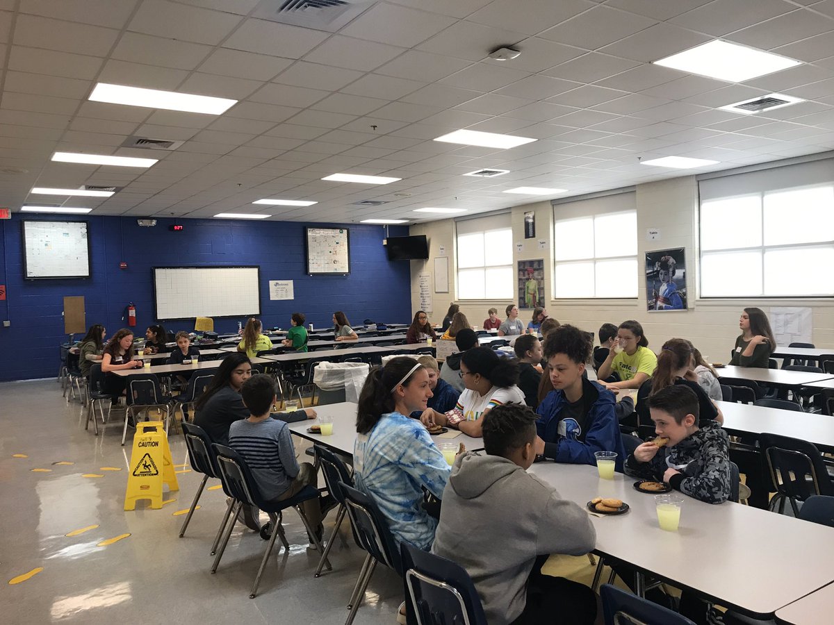BobbyK1215's tweet photo. YMS Falcon Force meeting for the first time! Mentors getting to know their buddies to guide and support them!! #TeamYCSD #LeadYCSD #falconstrong #proudAP https://t.co/hOZcUuysMg