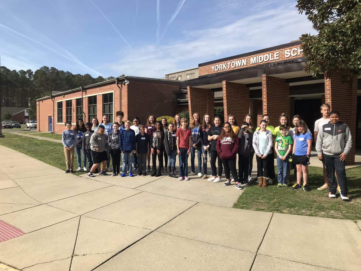 BobbyK1215's tweet photo. YMS Falcon Force meeting for the first time! Mentors getting to know their buddies to guide and support them!! #TeamYCSD #LeadYCSD #falconstrong #proudAP https://t.co/hOZcUuysMg