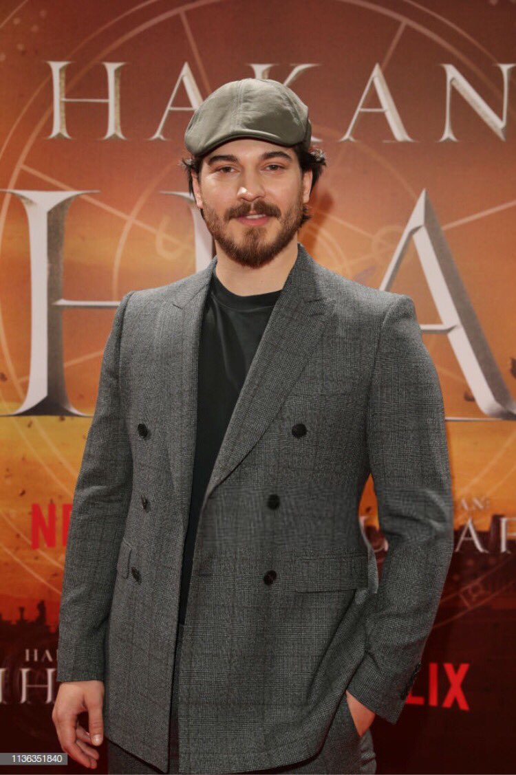 milaa_hc's tweet photo. Perfección de hombre 🤤🤤🔥❤
Esa gran sonrisa que tiene 😍👑
#ÇağatayUlusoy #Cagatayulusoy #theprotector #theprotectorgala https://t.co/gv7qt1KRzs