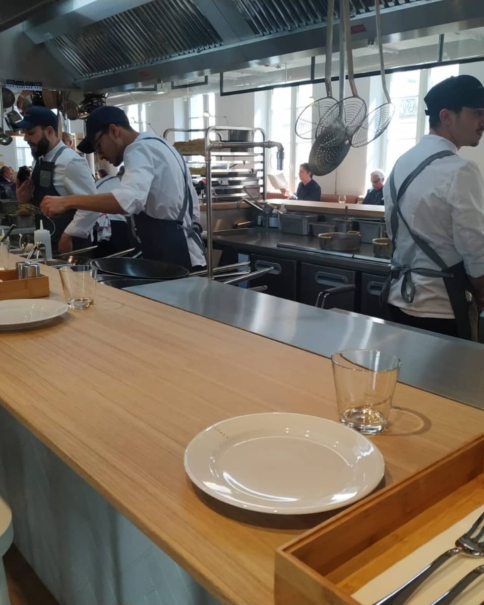DBZPrismCard's tweet photo. galerie marchande #Eataly #restaurante #pizza #buffala #tomatoes #italy #paris4 #ruefrancsbourgeoise https://t.co/OSffc8eX6U