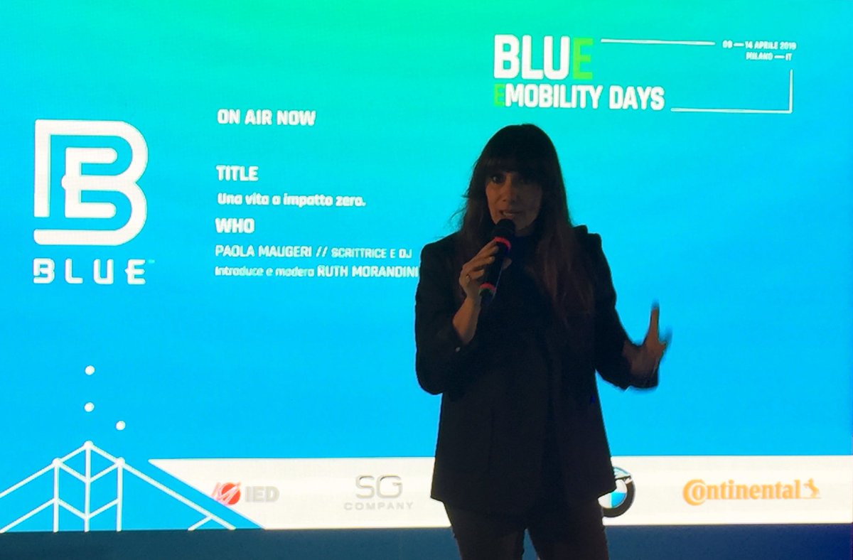 BlueEmobility's tweet image. Paola Maugeri, scrittrice e #dj di @VirginRadioIT, è ospite dei #BluETalks per raccontarci della sua “Vita a impatto zero” @paolamaugeri #EMobilityIs #BluEeMobilityDays #impattozero #paolaisvirgin #resilienza #emobility