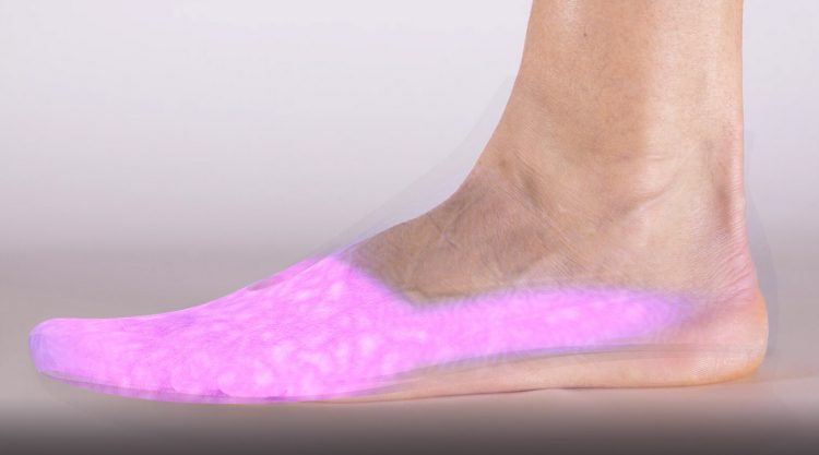 FashNerd's tweet photo. FashNerd | @Puma’s BioEvolution Project Introduces A Shoe That Adapts To The Body!

#BioDesign #BioEvolution #FashionTech #WearableTech #ScienceFashion #SneakerTech #BioFashion #FashTech #BioTech Link: https://t.co/HD1l5lA5Qt https://t.co/0wiwBd5Pfs