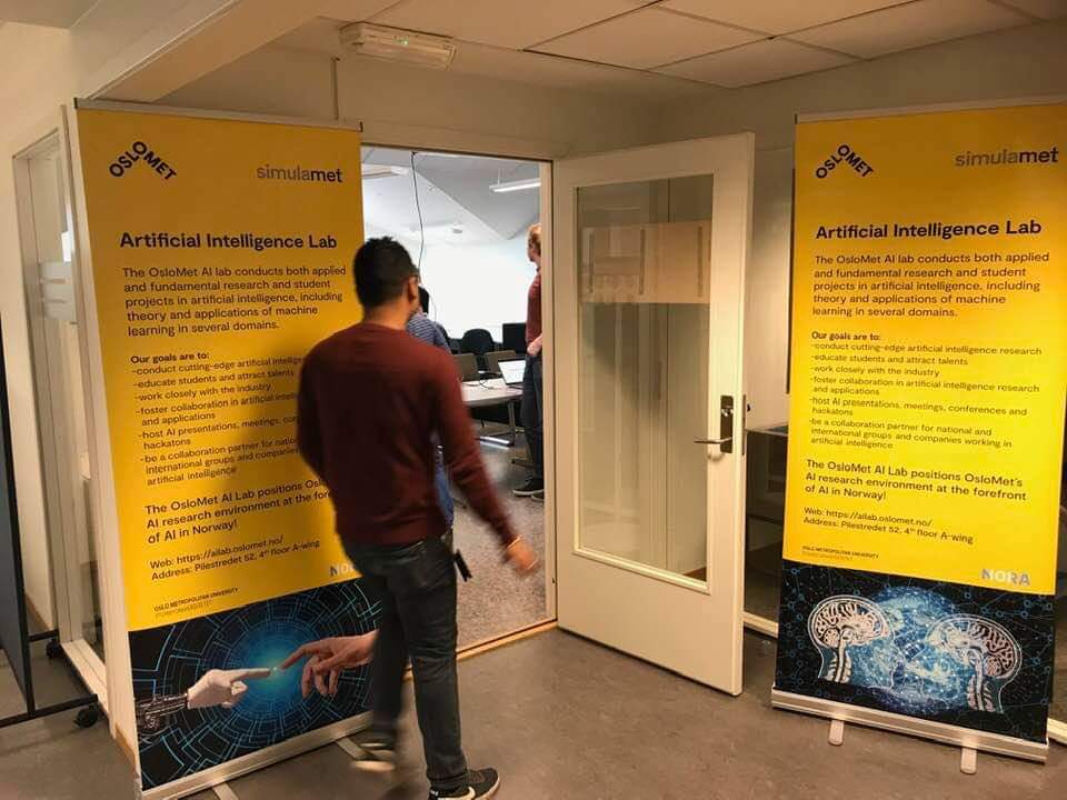 stenichele's tweet photo. Our nice #OsloMetAILab rollups have arrived! @OsloMetAI @OsloMet @teknologidesign #SimulaMet @simula_research https://t.co/G0d0c4OFMV