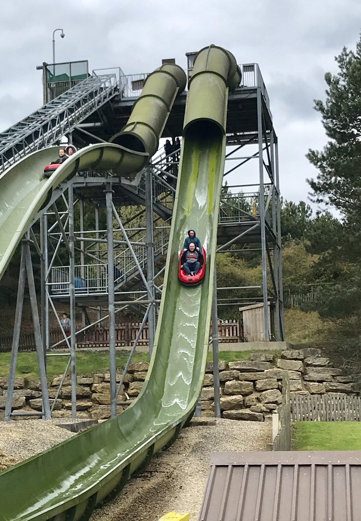 AndyHygate's tweet photo. Having adventures💦@LightwaterV - the queueline to #RaptorAttack is always great fun🎢🦖👍 https://t.co/W5YjehsqgC