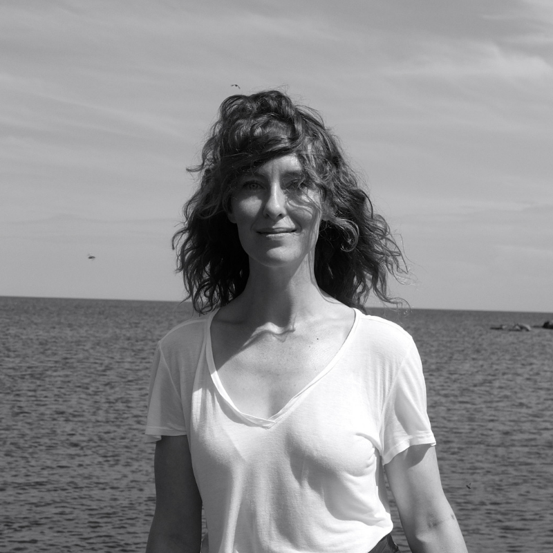 danceartsca's tweet photo. Today's #gradflash honours 1995 grad Danielle Baskerville. A Dora Award winner and recipient of the 2014 K.M. Hunter Award in Dance, Danielle is the Artistic Associate of D.A. Hoskins’ The Dietrich Group. 📷 Andrew Burashko https://t.co/ghJjM0zSEd